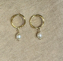 Load image into Gallery viewer, Earrings circle and pearl