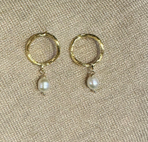 Earrings circle and pearl