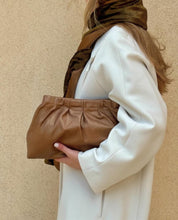 Load image into Gallery viewer, Elevating Puffy Bag – Camel Large