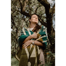 Load image into Gallery viewer, Ecuadorian alpaca blanket | native blanket/poncho