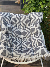 Load image into Gallery viewer, XL Cushion Tulip - wash machine washable