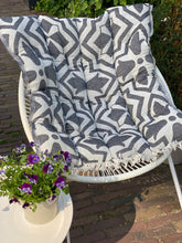 Load image into Gallery viewer, XL Cushion Tulip - wash machine washable